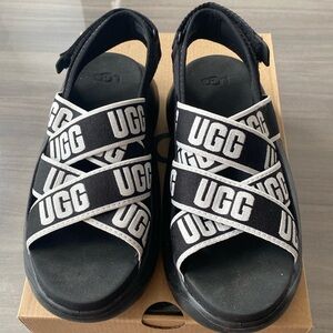 Ugg sandal 6 NWT in box